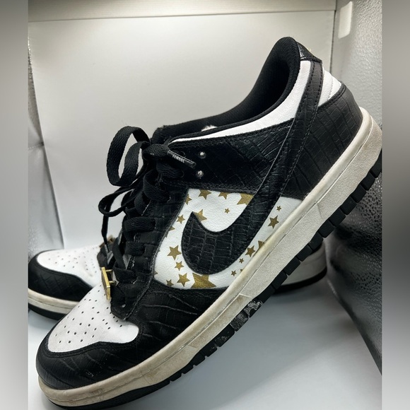 NIKE SUPREME DUNK 2021 Athletic Sneakers - Picture 2 of 9